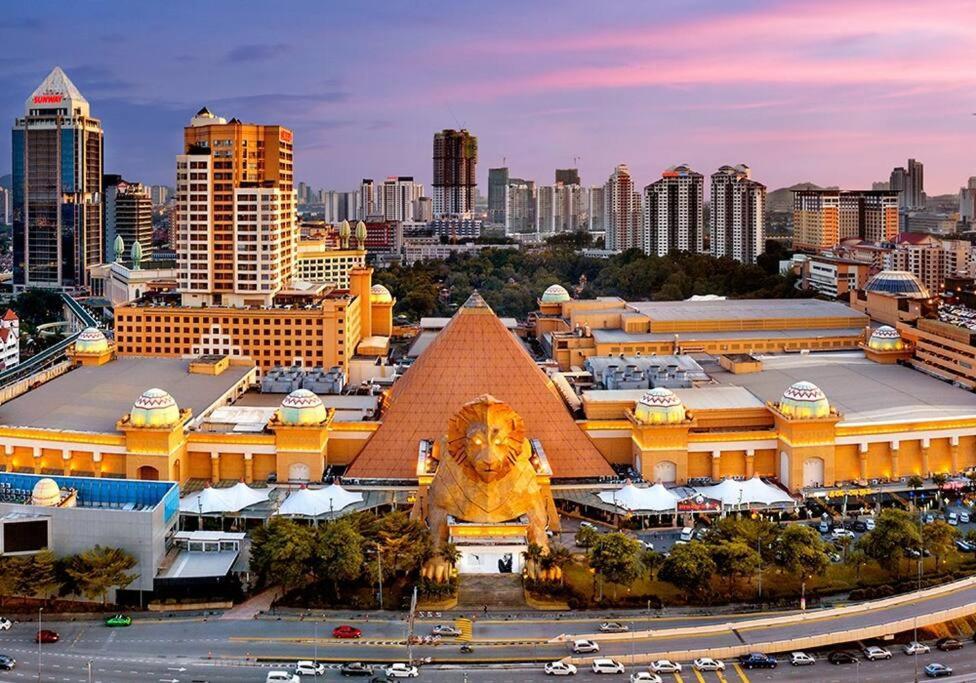Elegant Homes 9Pax 5Bed Sunway Pyramid-Lagoon 2 Car Park Petaling Jaya Bagian luar foto